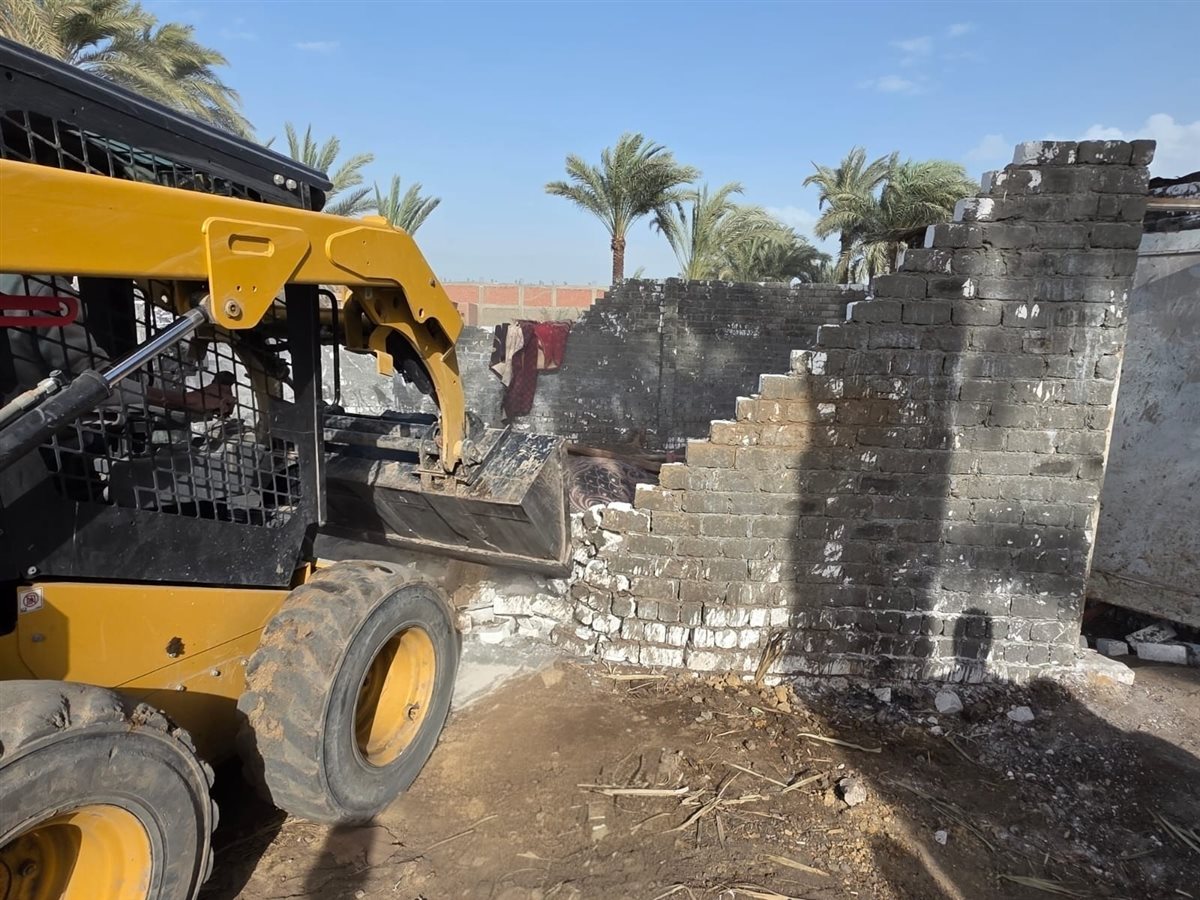 محافظ الفيوم: إزالة 71 حالة تعدٍ بالبناء المخالف على أملاك الدولة والأراضي الزراعية وداخل الحيز العمراني خلال إجازة عيد الفطر المبارك