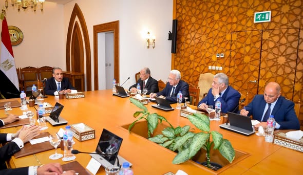 <strong>وزير الخارجية يلتقى مع مجموعة من السفراء المتقاعدين ويبحث محددات الموقف المصرى من التطورات الإقليمية</strong>