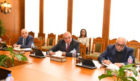 <strong>وزير الخارجية يلتقى مع مجموعة من السفراء المتقاعدين ويبحث محددات الموقف المصرى من التطورات الإقليمية</strong>