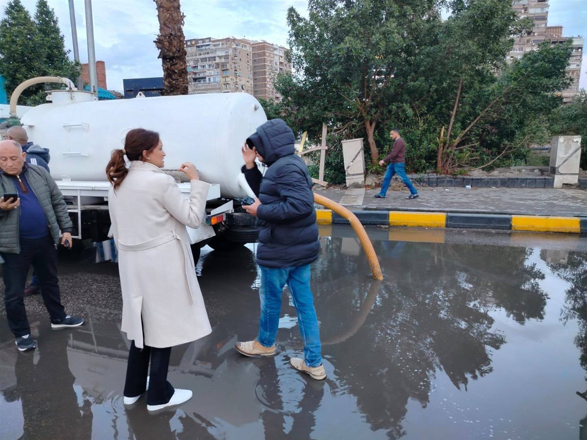 جانب من متابعة شفط مياه الأمطار