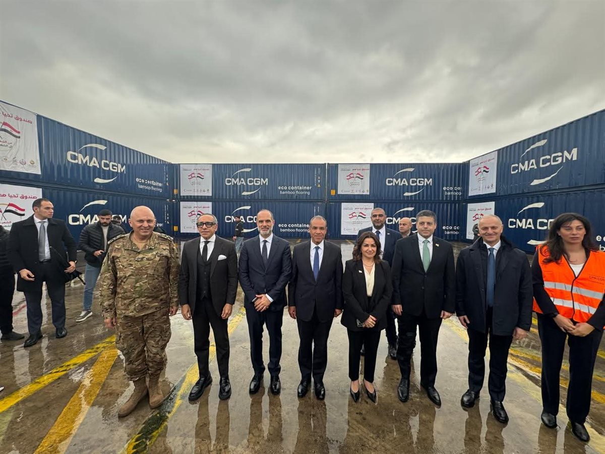 وزير الخارجية يسلم 1000 طن من المساعدات الإغاثية