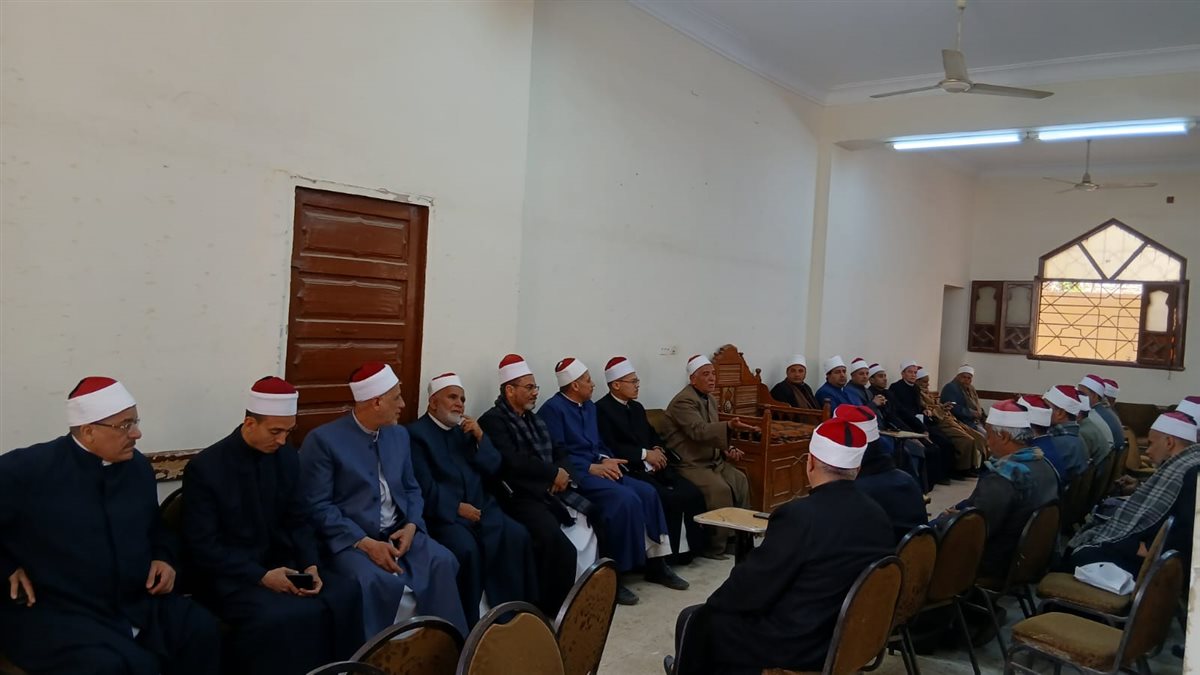 مدير أوقاف الفيوم يجتمع بمديري الإدارات لمناقشة الانضباط الدعوي والإداري وترشيد الكهرباء