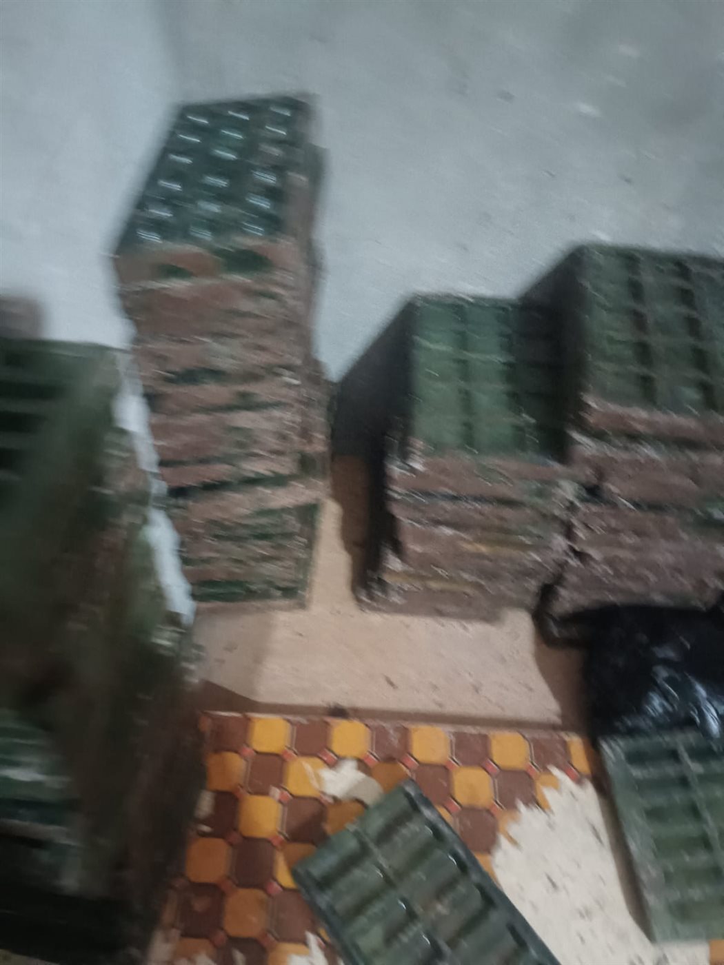 ضبط مصنع غير مرخص لتصنيع وتعبئة الشيكولاتة والتحفظ على 5739 قطعة بالفيوم&nbsp;