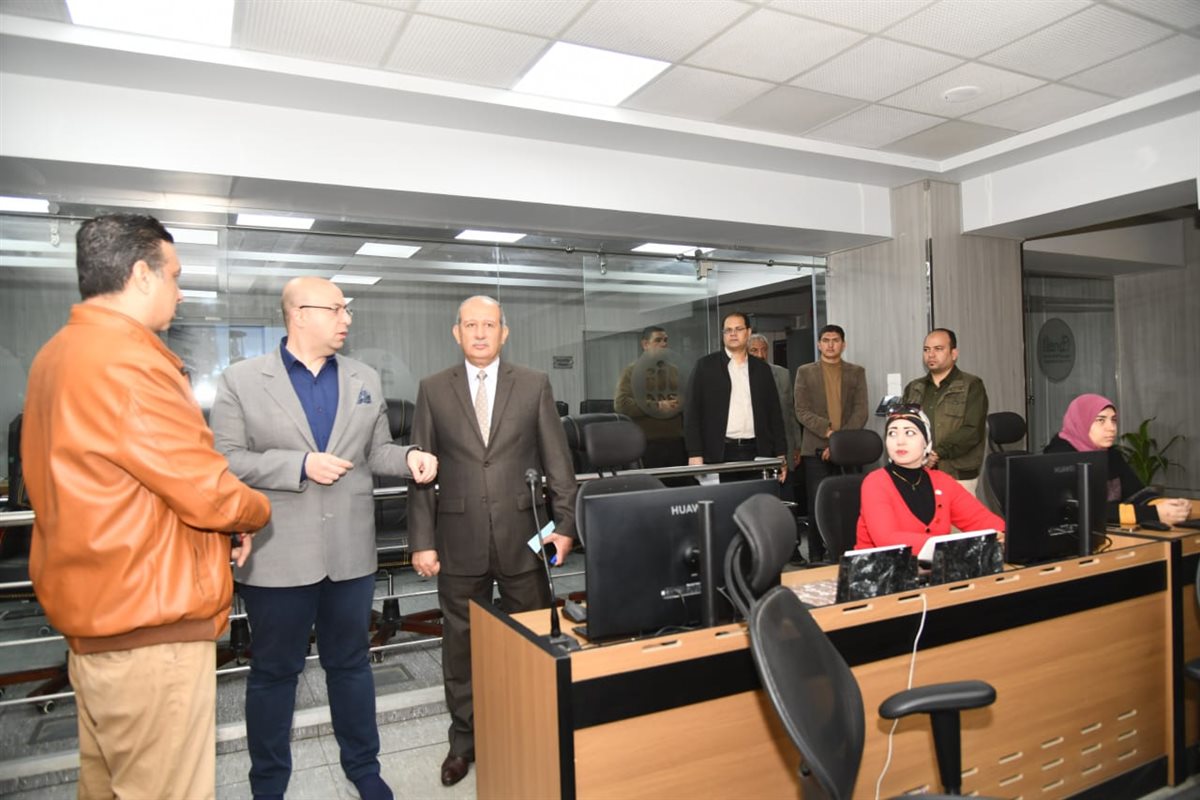 محافظ الفيوم يتابع مع الأجهزة التنفيذية جهود مواجهة تداعيات الطقس ورفع تراكمات الأمطار