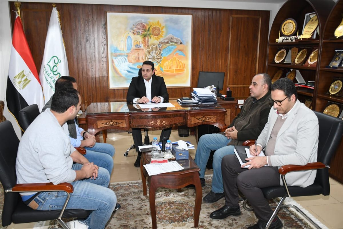 نائب محافظ الفيوم يتابع إجراءات توصيل المرافق لمجمع صناعات الزيتون بيوسف الصديق