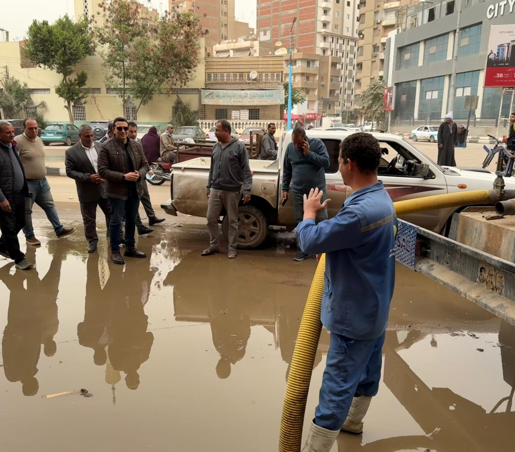 نائب محافظ الفيوم يتابع أعمال كسح مياه الأمطار بعدد من شوارع وأحياء المدينة&nbsp;