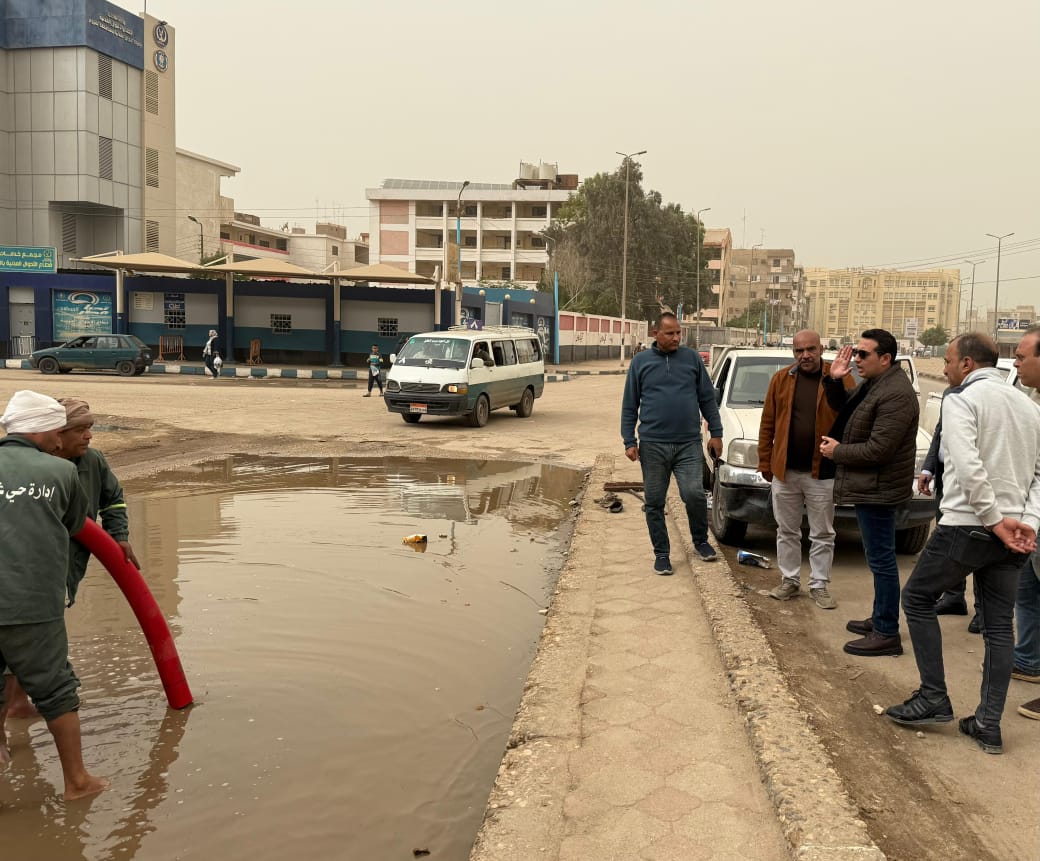 نائب محافظ الفيوم يتابع أعمال كسح مياه الأمطار بعدد من شوارع وأحياء المدينة&nbsp;