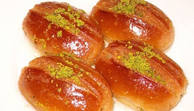 طريقة عمل رموش الست&nbsp;
