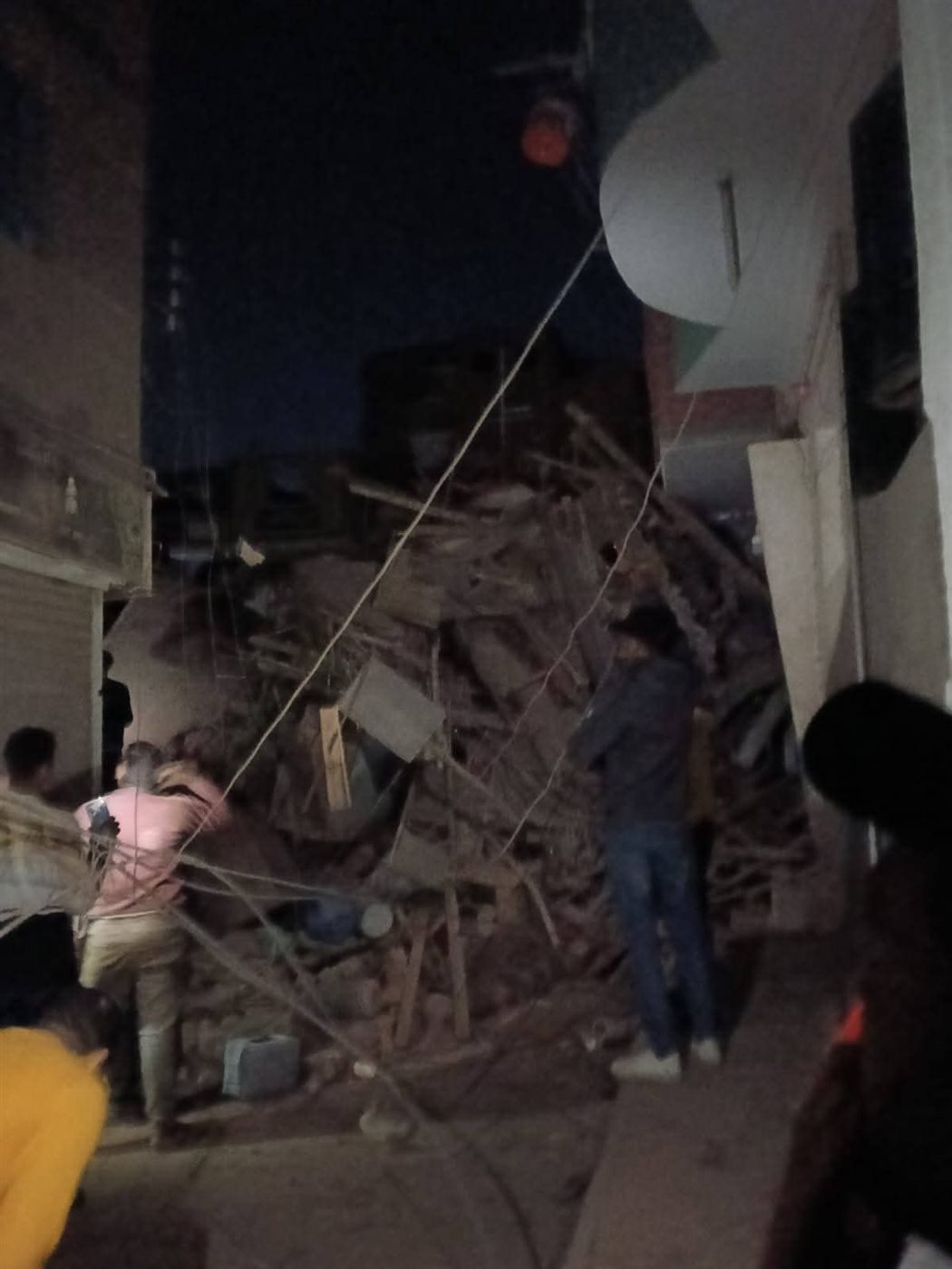 انهيار عقار مكون من 4 طوابق بمنطقة الحواتم بالفيوم دون خسائر بشرية<br>&nbsp;