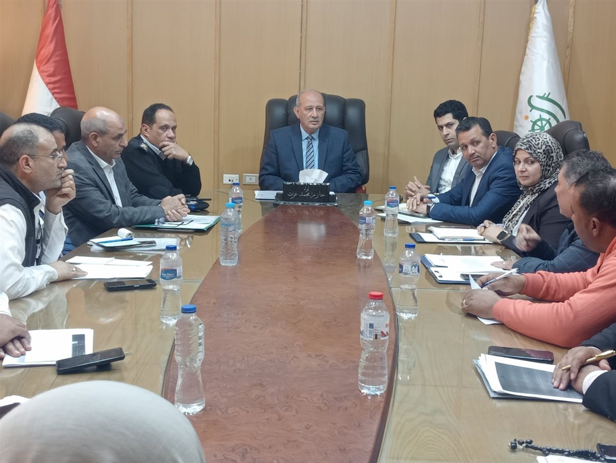 سكرتير عام محافظة الفيوم يترأس اجتماع لجنة إزالة التعديات على الأراضي الزراعية