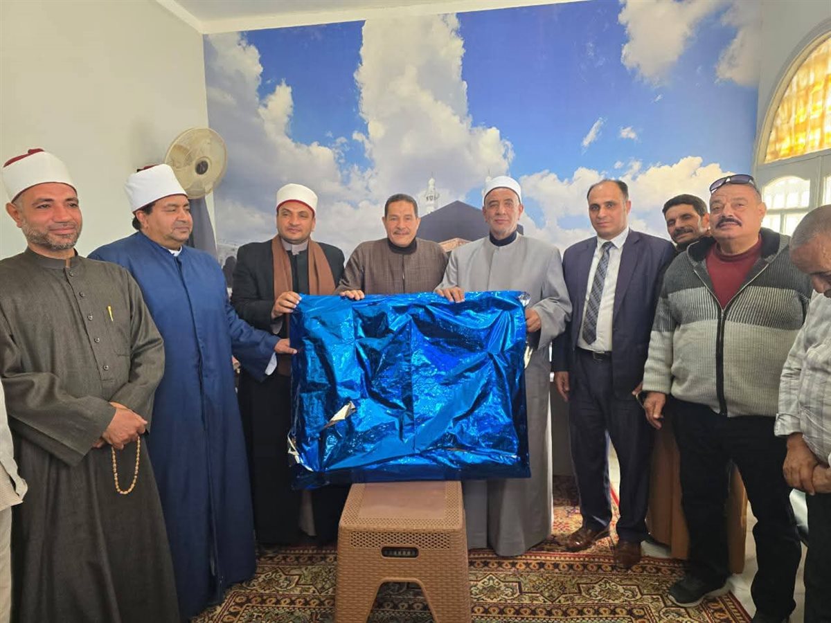 مدير مديرية أوقاف الفيوم يكرم الأستاذ حسن محمد علي لبلوغه سن المعاش