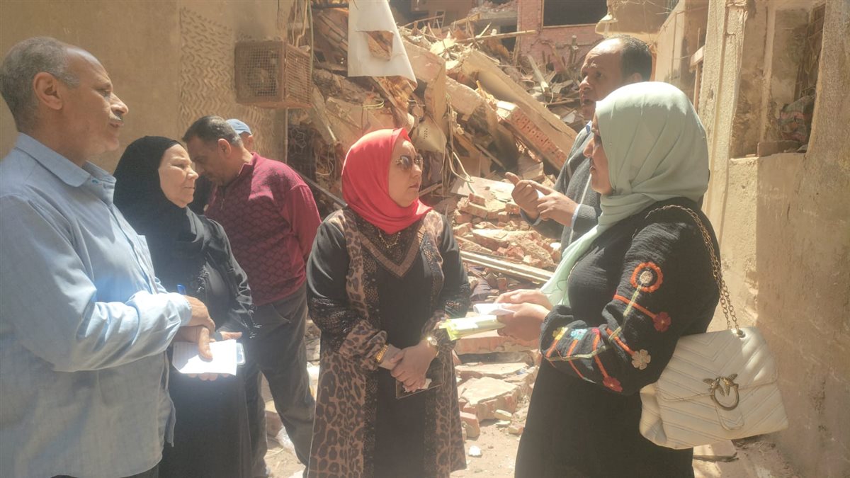 محافظ الفيوم يوجه بتوفير مساعدات عاجلة للأسر المتضررة من انهيار أحد المنازل بمنطقة الحواتم