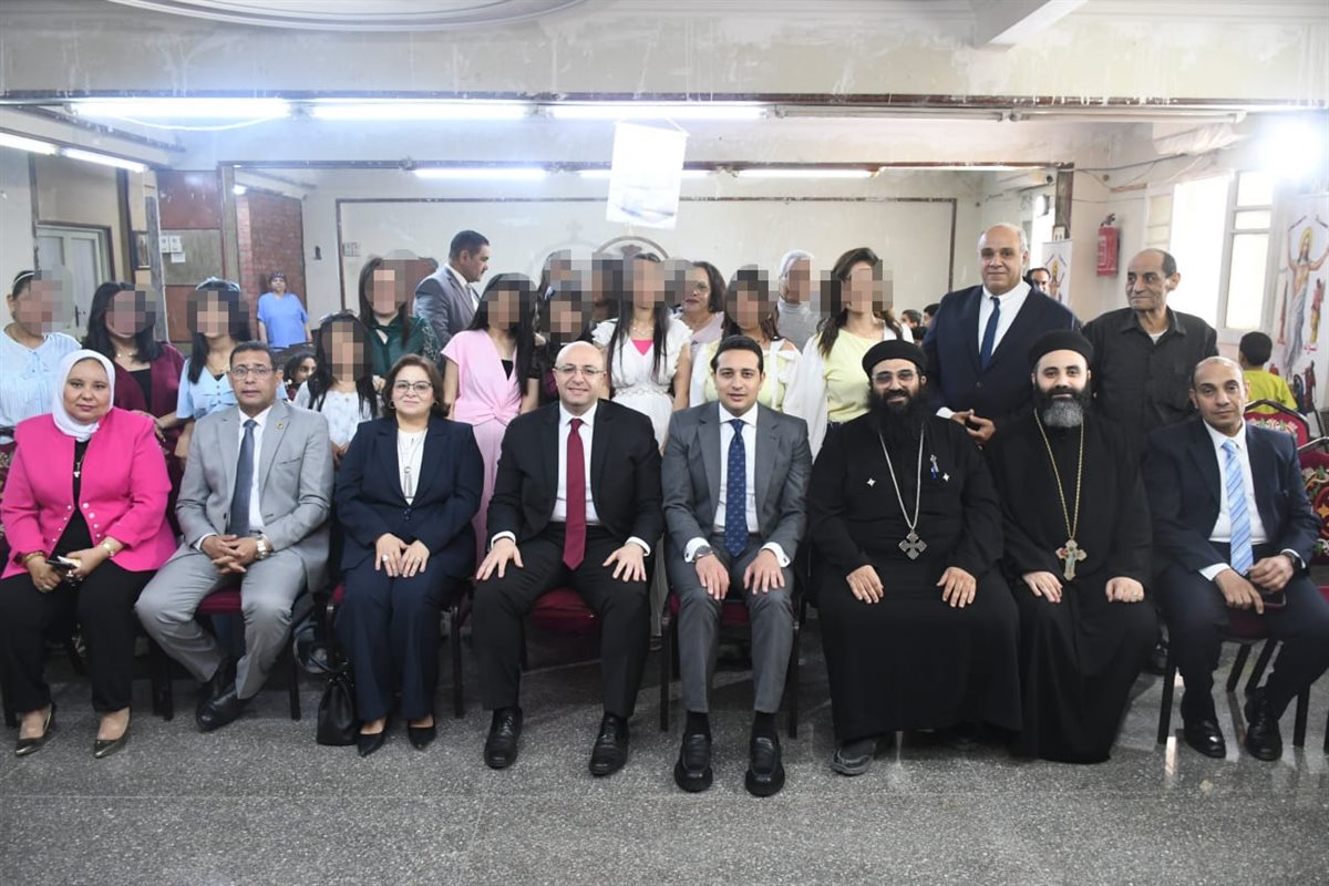 محافظ الفيوم يشارك الأطفال والمسنين فرحتهم بعيد القيامة المجيد