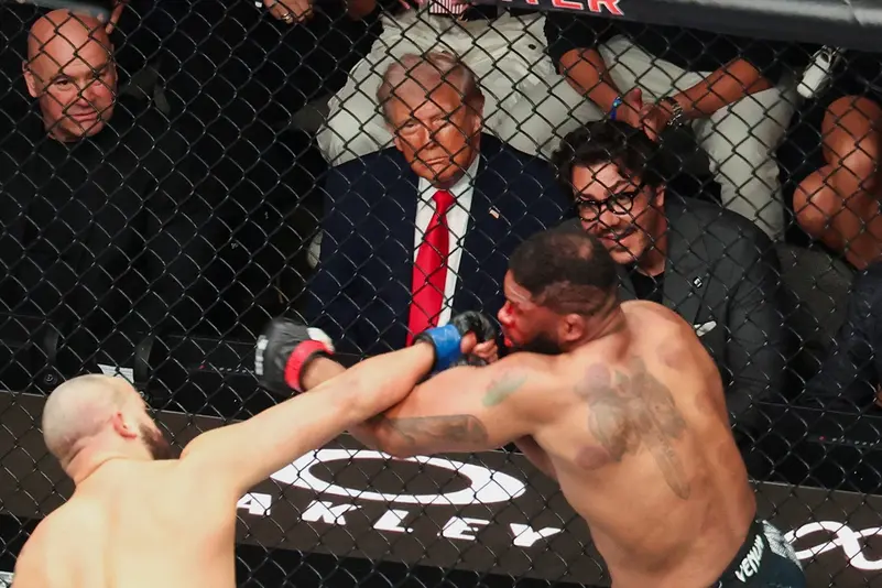 <strong>ترامب يتابع نزال UFC في ميامي</strong>