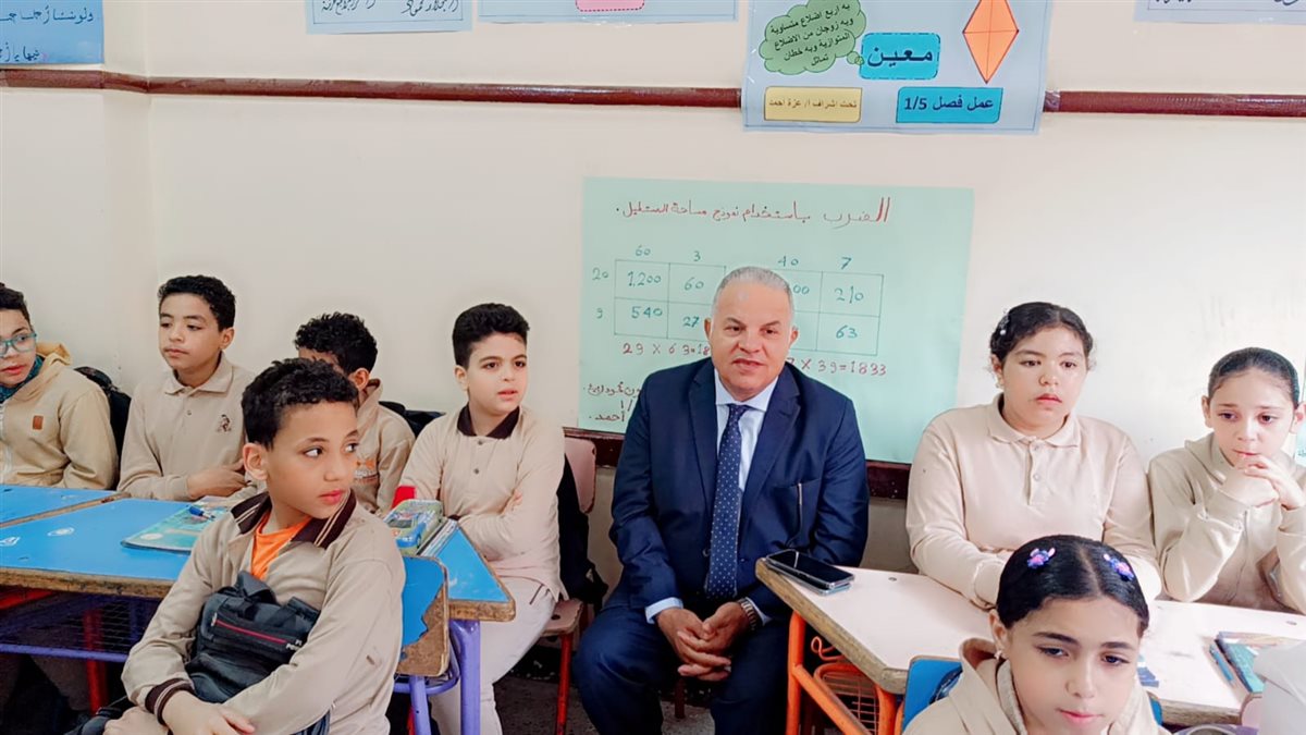 وكيل تعليم الفيوم يكرم مدير ومعلمة ب “مدرسة محمد معبد الابتدائية”&nbsp;