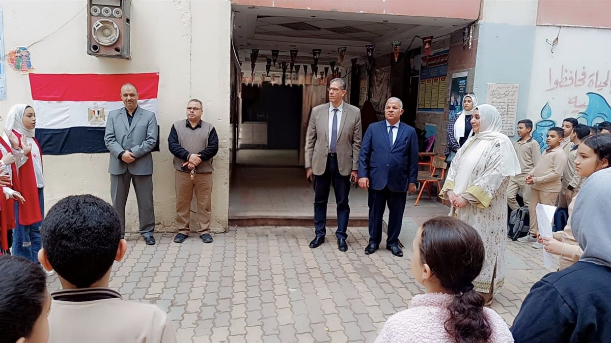 وكيل تعليم الفيوم يكرم مدير ومعلمة ب “مدرسة محمد معبد الابتدائية”&nbsp;
