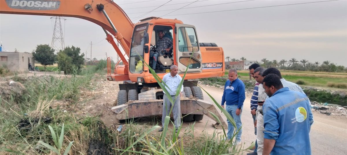 رئيس مياه الفيوم يتابع أعمال إصلاح خط مياه الشرب قطر 700 مم بمركز طامية