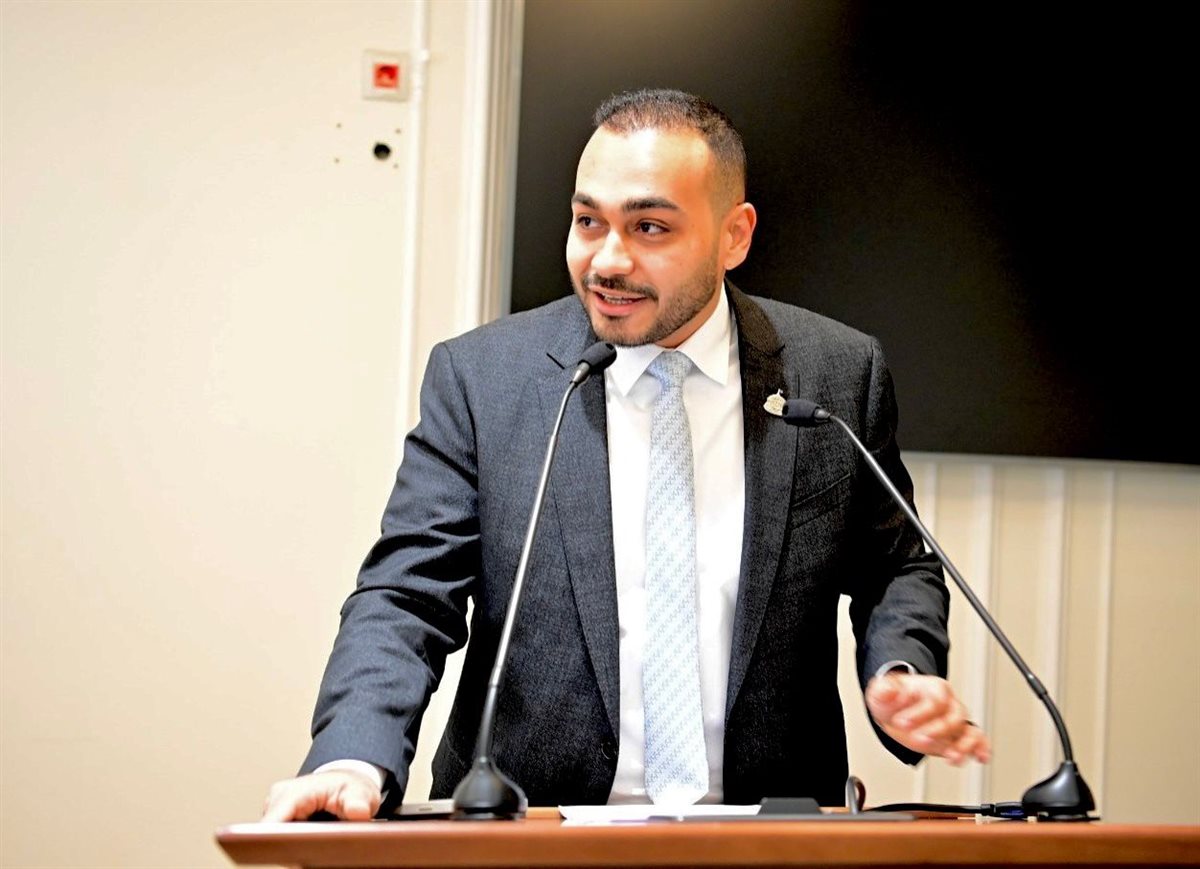 النائب أحمد ناصر