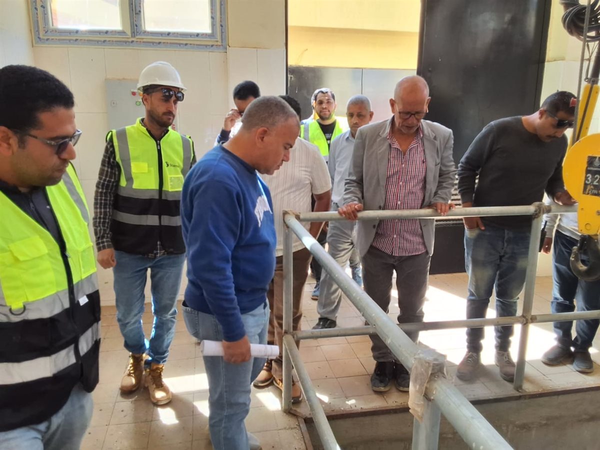 رئيس مياه الفيوم يتابع ميدانياً مشروعات توسعات الصرف الصحي ويوجه بوضع جداول زمنية محددة للانتهاء منها