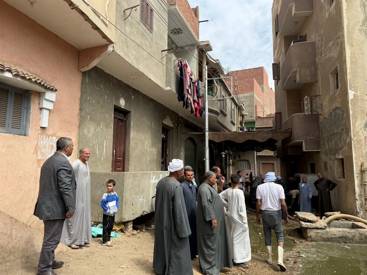 لليوم الثاني على التوالي.. محافظ الفيوم يتابع أعمال كسح تراكمات المياه بقرية السنباط