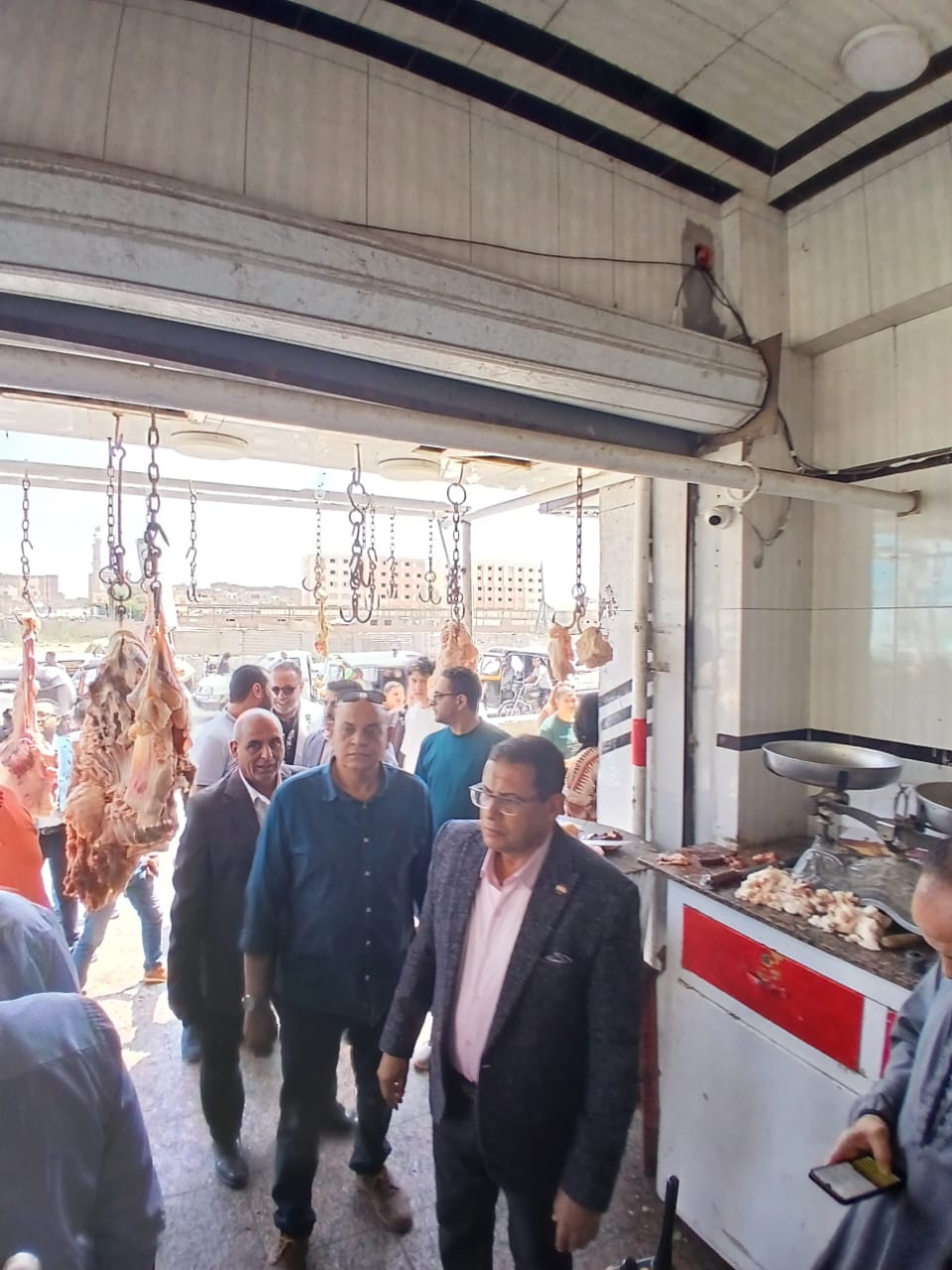 السكرتير المساعد للفيوم يتابع أعمال توريد محصول القمح بصومعة طامية