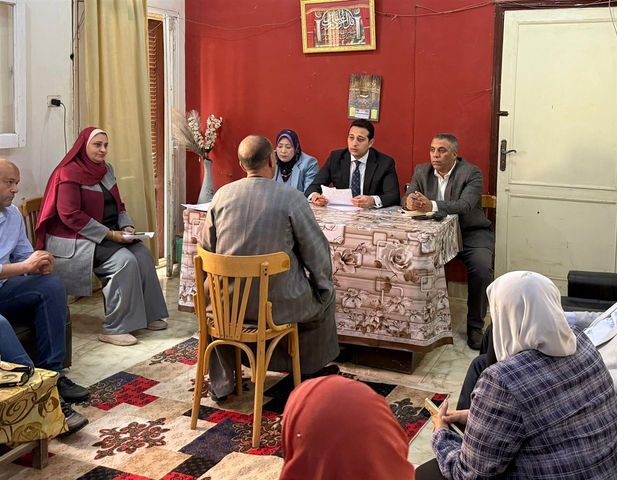 نائب محافظ الفيوم يلتقى 13 حالة ويبحث 33 طلب بلقاءً لخدمة المواطنين بقرية الشيخ فضل
