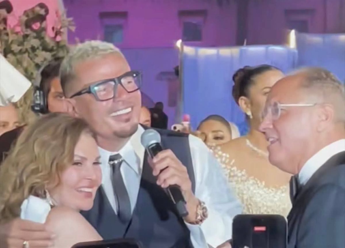 يسرا ترقص مع عمرو دياب في حفل زفاف ابنة المنتج محمد السعدي