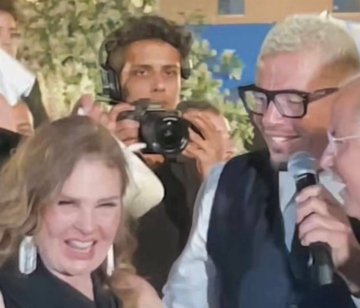 يسرا ترقص مع عمرو دياب في حفل زفاف ابنة المنتج محمد السعدي