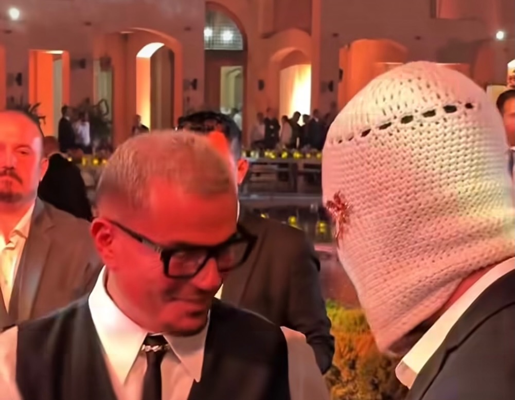 أول لقاء يجمع تووليت بـ عمرو دياب