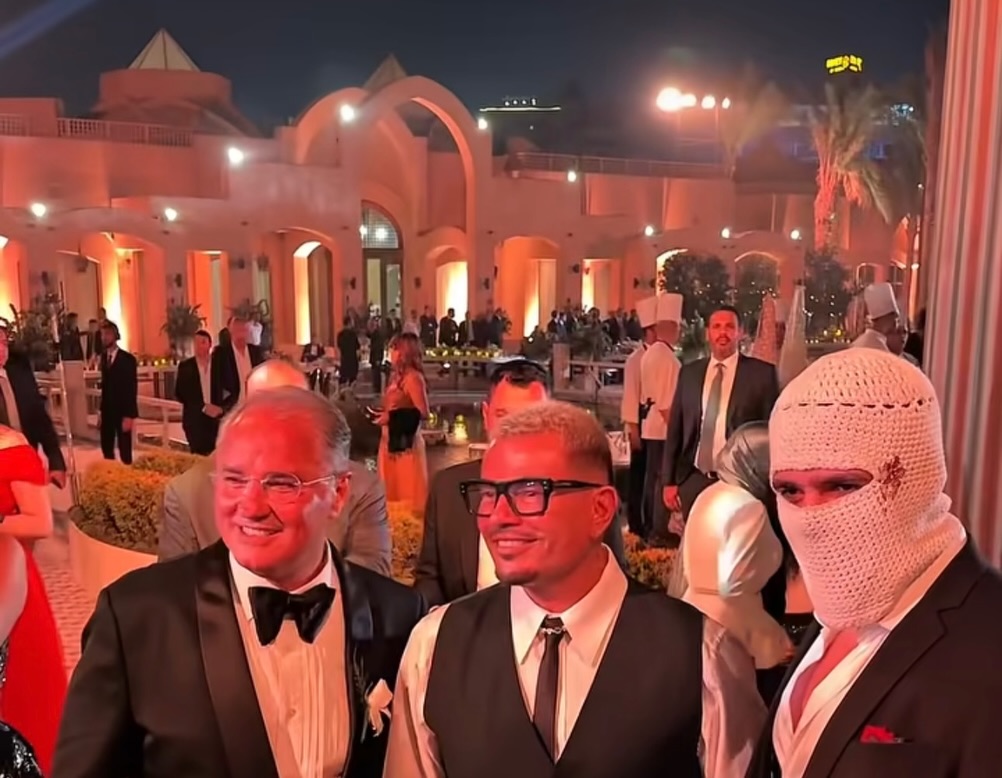 أول لقاء يجمع تووليت بـ عمرو دياب