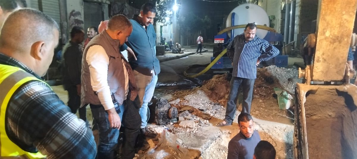 رئيس مياه الفيوم يترأس أعمال إصلاح خط طرد محطة رفع قحافة ويشيد بسرعة الانتهاء