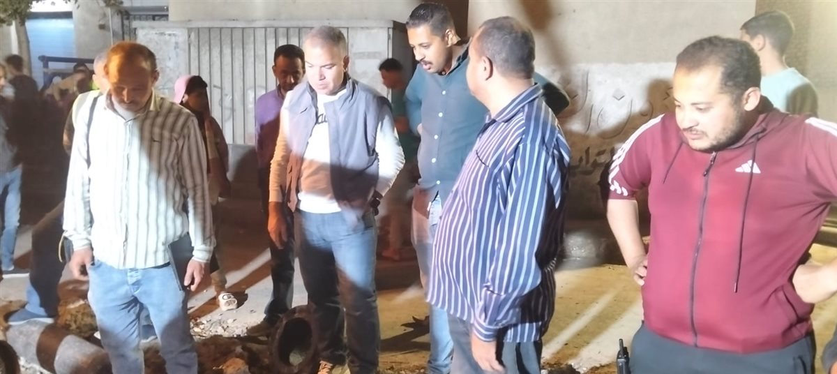 رئيس مياه الفيوم يترأس أعمال إصلاح خط طرد محطة رفع قحافة ويشيد بسرعة الانتهاء