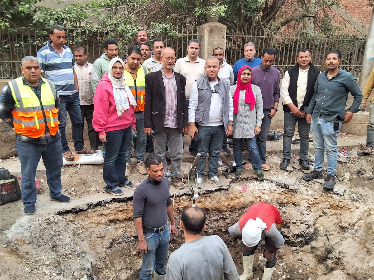 رئيس مياه الفيوم يترأس أعمال إصلاح خط طرد محطة رفع قحافة ويشيد بسرعة الانتهاء