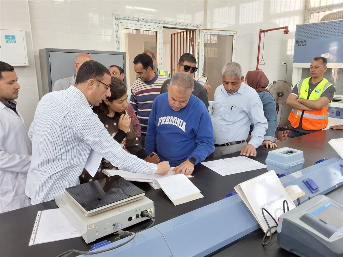 رئيس مياه الفيوم يتفقد محطات معالجة مياه الصرف الصحي بمركز إطسا