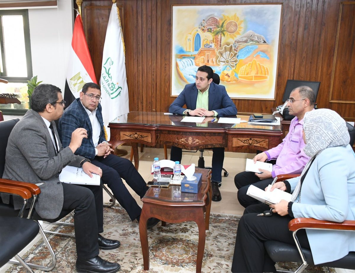 نائب محافظ الفيوم يتابع معدل الأداء بملف 