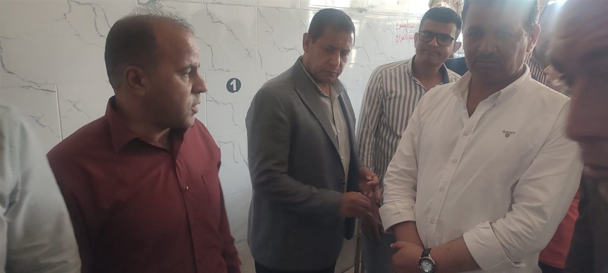 سكرتير عام المساعد للفيوم يتفقد عدداً من المحال التجارية بيوسف الصديق للتأكد من جودة المعروض من السلع واستقرار الأسعار