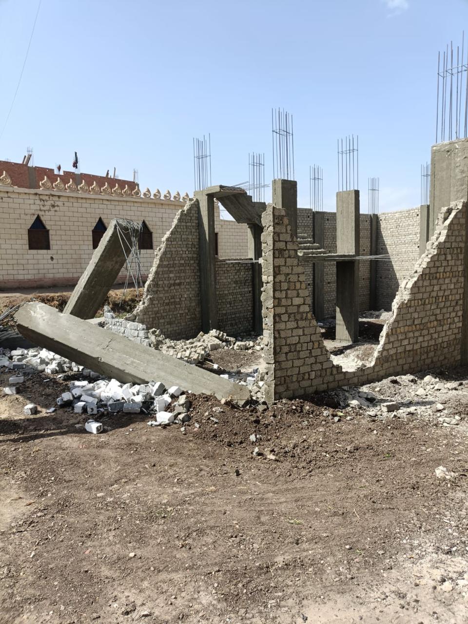 محافظ الفيوم يوجه بالإزالة الفورية لـ 3 حالات تعدٍ على الطريق العام والأراضي الزراعية بزاوية الكرادسة