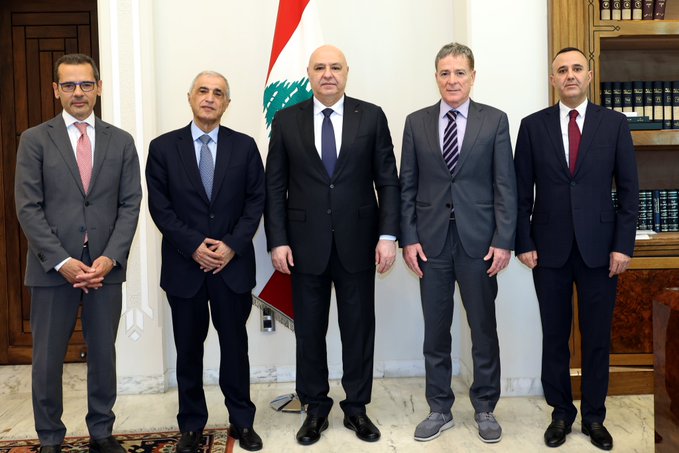 <strong>الرئيس اللبناني ووفد اللقاء الديمقراطي</strong>