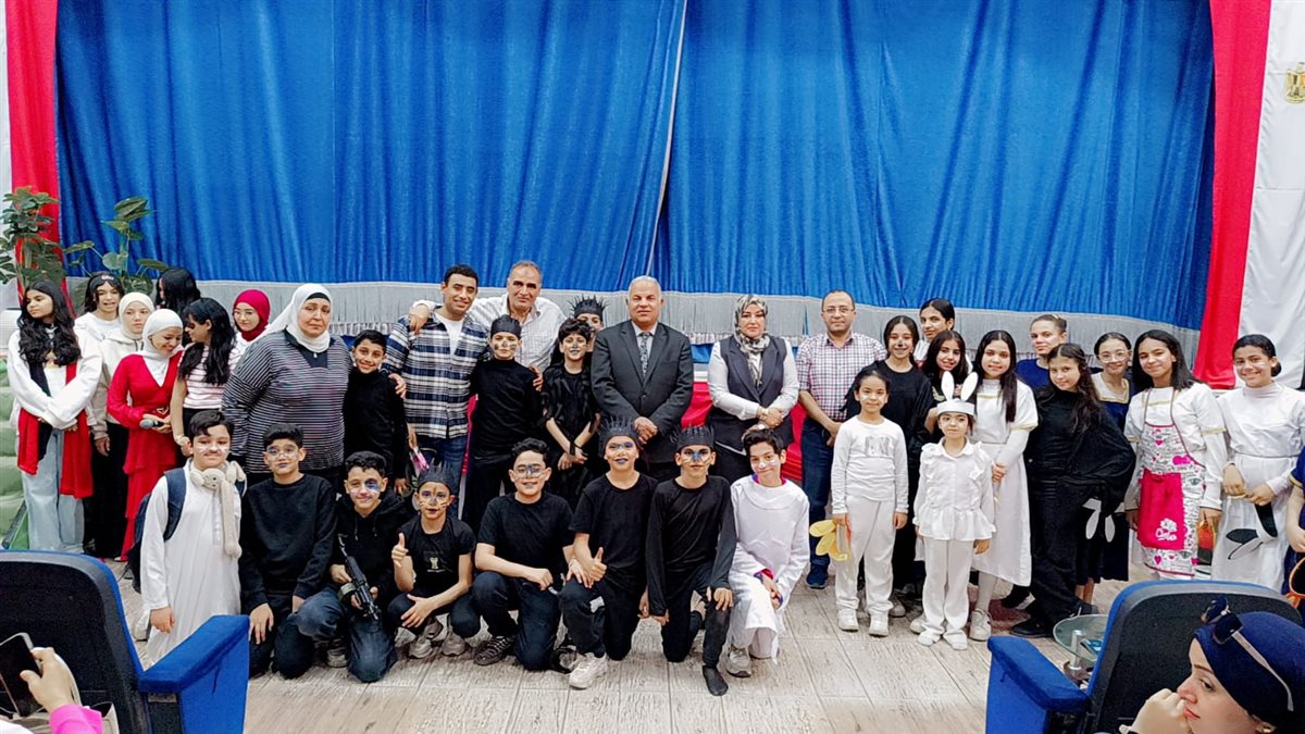 وكيل تعليم الفيوم يشيد واسعة بالنماذج المتميزة في النشاط الثقافي للمسرح &nbsp;