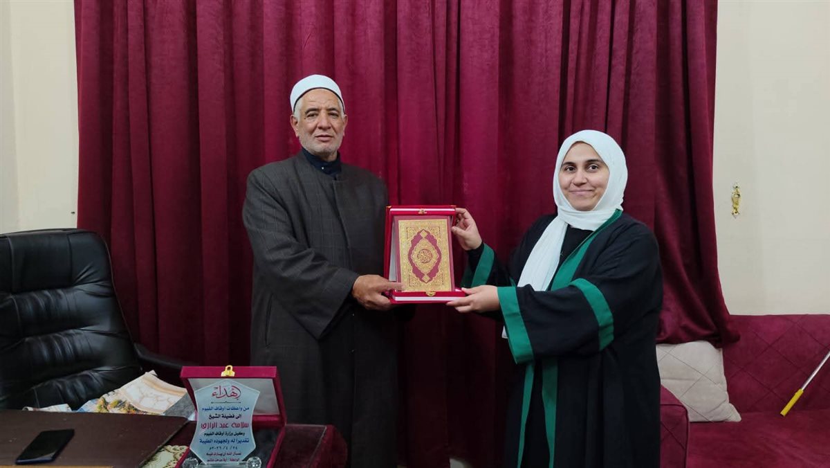 واعظات أوقاف الفيوم يكرمن مدير المديرية تقديرًا لجهوده الدعوية والإدارية