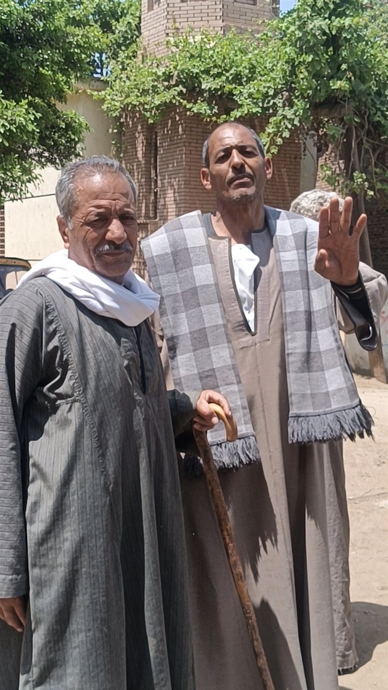 بيروى أكثر من 200 فدان... مزارعو قرية طبهار يستغيثون بمحافظ الفيوم: بحر أبو الحد الواطي مسدود بالقمامة ومش عارفين نسقي أرضنا