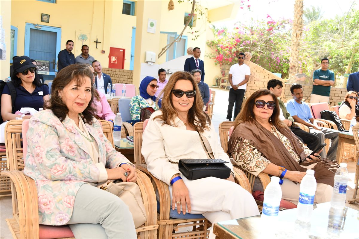 وفداً من زوجات الدبلوماسيين العرب والأجانب فى زيارة للمعالم السياحية والأثرية بالفيوم&nbsp;