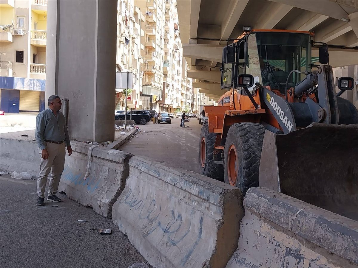 جانب من تركيب الحواجز الخرسانية