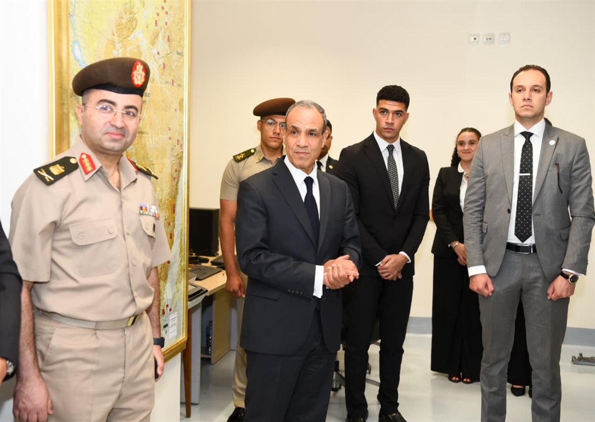 وزير الخارجية يفتتح غرفة مؤمنة لحفظ وثائق الدولة بأحدث التقنيات