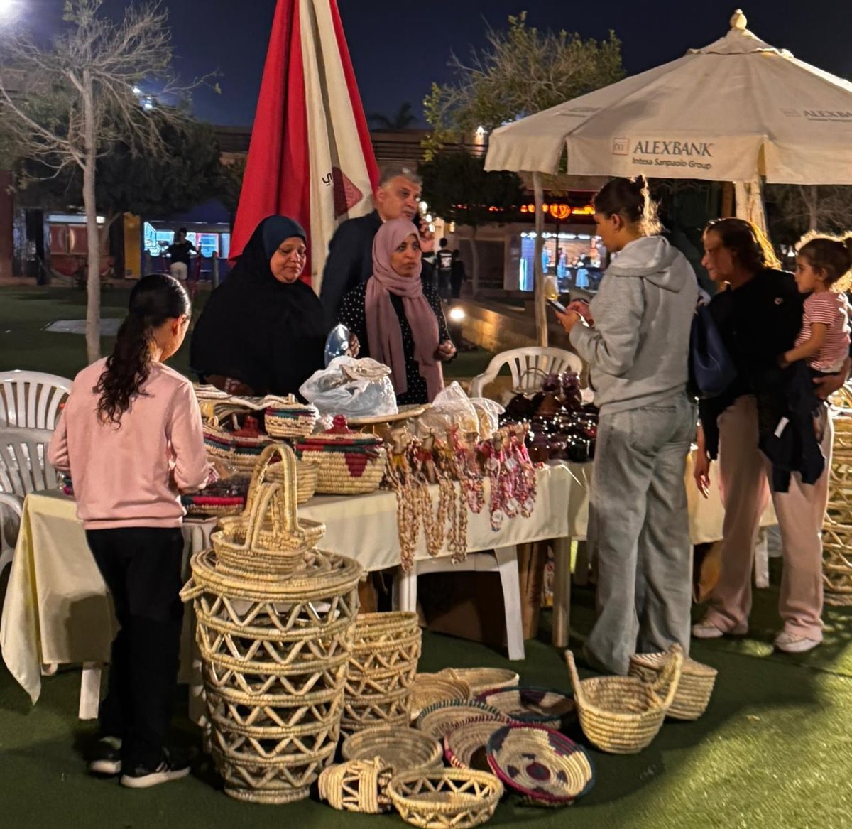 معرض للحرف اليدوية والتراثية الفيومية بنادي هليوبوليس بالقاهرة