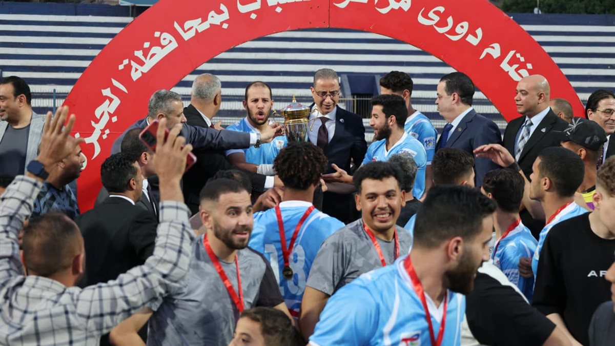 جانب من تكريم المحافظ للفائزين