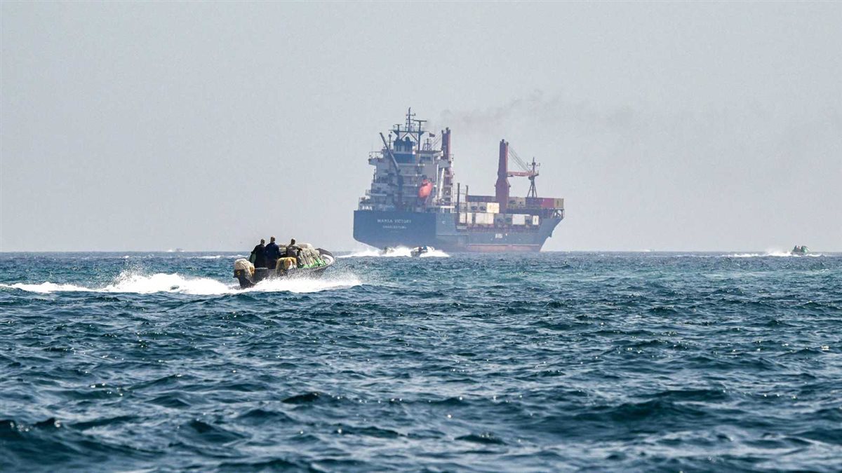 قرصنة هرمز تضع طهران في مأزق.. كيف تحول النفط الإيراني من ثروة إلى عبء لوجستي؟