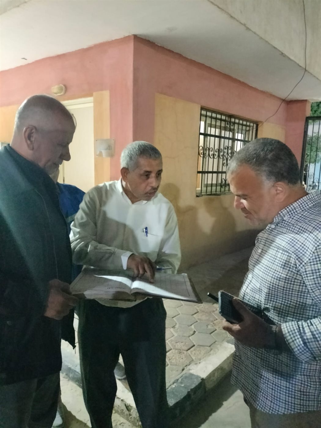 جولة مفاجئة لرئيس مياه الفيوم لضبط الأداء واستمرار انتظام الخدمة