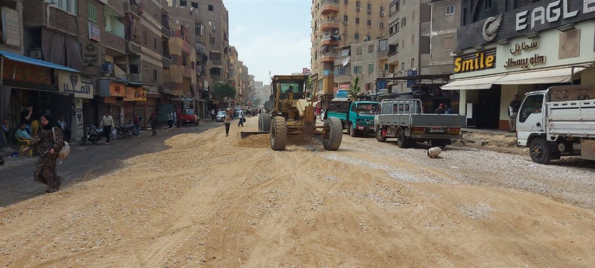 جانب من أعمال تطوير الطريق