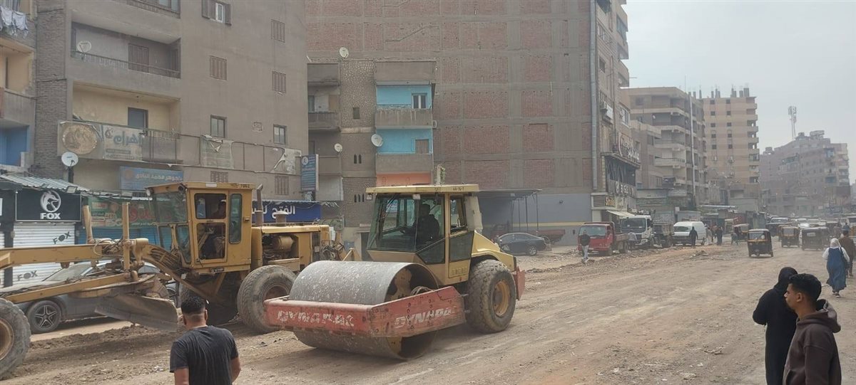 جانب من أعمال تطوير الطريق